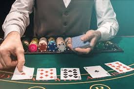 Antarmuka aplikasi VIP Club okbang4d menampilkan meja live-dealer premium dan bonus tier